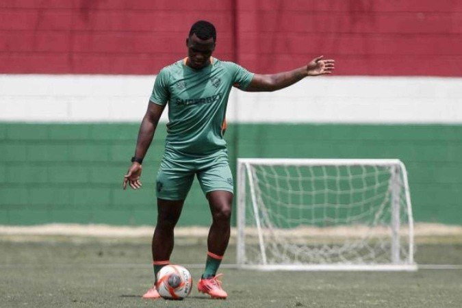 Arias no treino do Fluminense; Fluminense recusou proposta do Olympiacos - (crédito: Foto: LUCAS MERÇON / FLUMINENSE F.C.) Arias no treino do Fluminense; Fluminense recusou proposta do Olympiacos - (crédito: Foto: LUCAS MERÇON / FLUMINENSE F.C.)