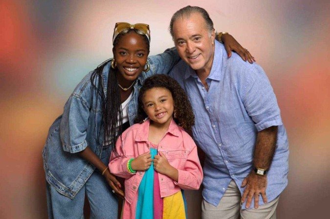   Clara Moneke, Elis Cabral e Tony Ramos -  (crédito: Globo/ Manoella Mello)