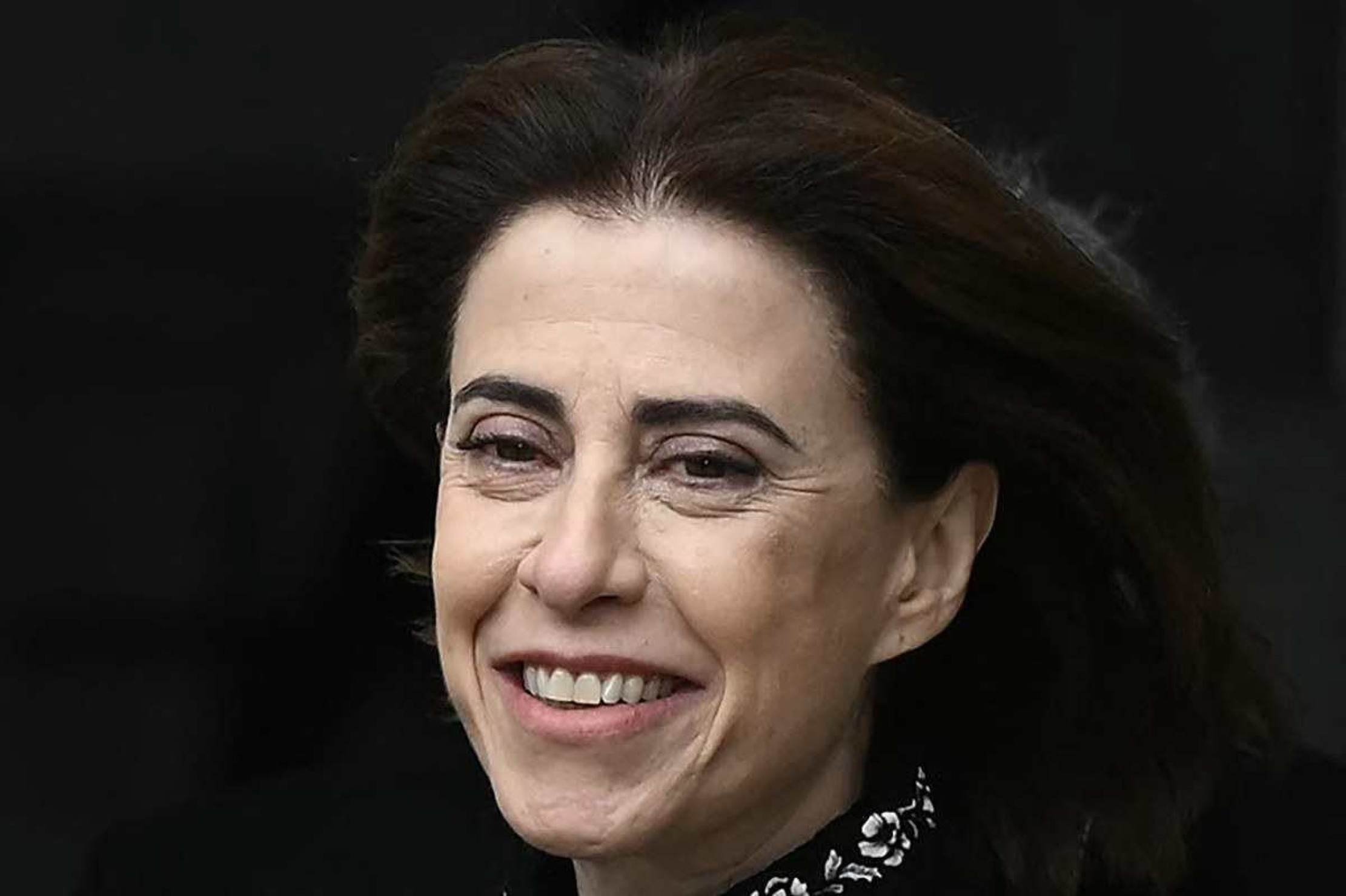 Fernanda Torres celebra 110 anos da Chanel em desfile de alta-costura em Paris