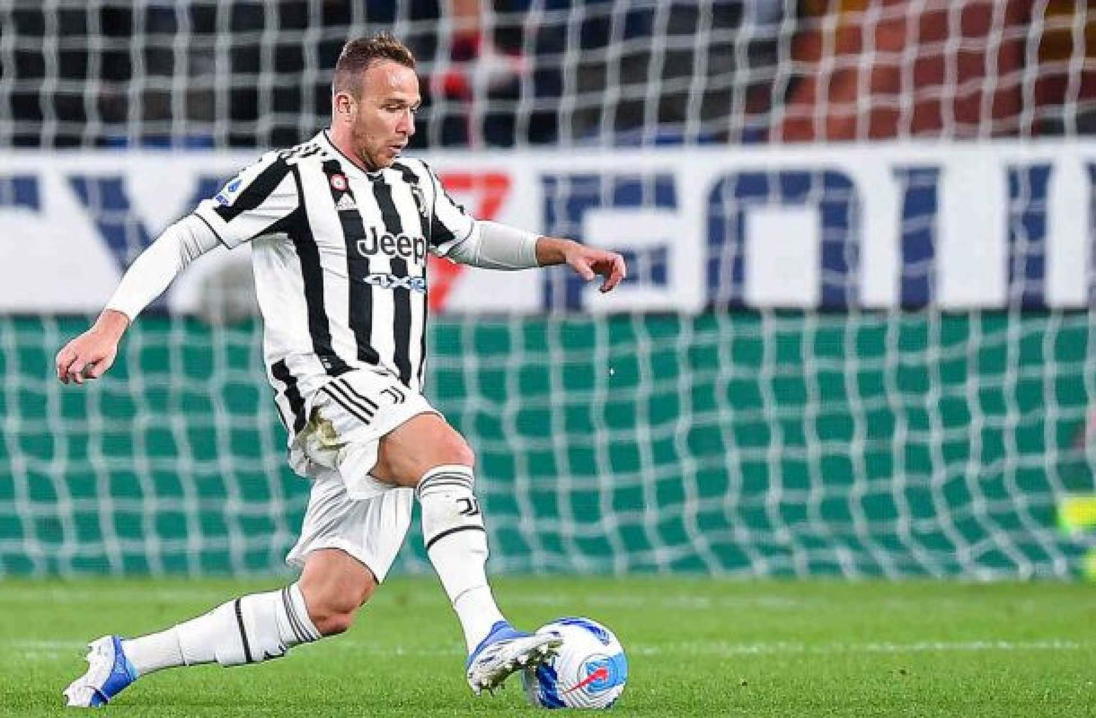 Santos prepara proposta para Arthur, a pedido de Neymar Santos prepara proposta para Arthur, a pedido de Neymar