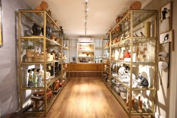 A Cerrado Chic, loja de decoração localizada na 308 Sul, possui um espaço especialmente dedicado à arte popular brasileira