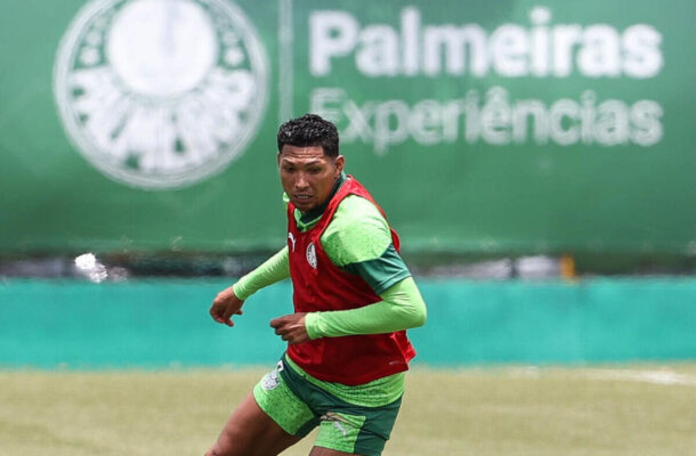 Palmeiras encaminha venda de Rony para clube de Artur Jorge