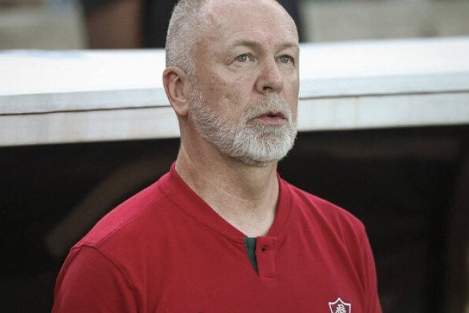 TÃ?CNICO: MANO MENEZES - MANO MENEZES - Seu time nÃ£o mostrou postura para tomar as rÃ©deas do jogo, sendo dominado durante boa parte do tempo e sem poder de entrar na Ã¡rea. NOTA 4,5. Foto: Lucas MerÃ§on/Fluminense