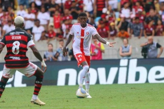 Vitão se posicionou para descartar que estivesse forçando uma saída do Internacional para o Flamengo - (crédito: Foto: Ricardo Duarte/Internacional) Vitão se posicionou para descartar que estivesse forçando uma saída do Internacional para o Flamengo - (crédito: Foto: Ricardo Duarte/Internacional)
