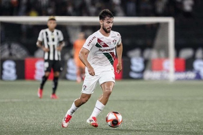 MARTINELLI - Discreto fechando espaços e procurando ajudar na marcação ao lateral e fazendo bons desarmes, sendo o mais regular da defesa. Poderia ser mais efetivo ajudando na criação. NOTA 6,5. Foto:Lucas Merçon/Fluminense