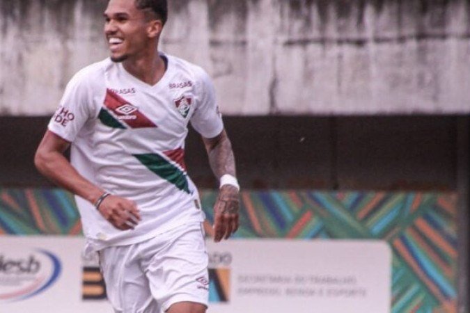 RIQUELME - Entrou no lugar de Canobbio aos 16 minutos da etapa final. Mostrou objetividade e atitude, sofrendo o pênalti que Cano converteu e empatou o jogo em 1 a 1. NOTA 6,0..Foto: Lucas Merçon/Fluminense