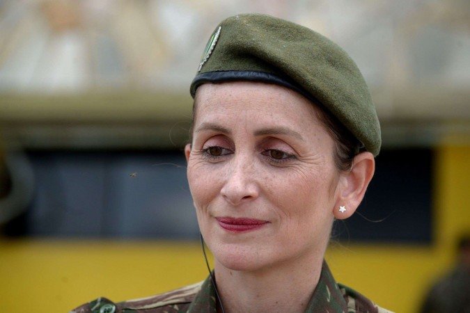 Tenente veterinária, Carolina Rocha, na cerimônia de aposentadoria dos cães no Batalhão da Guarda Presidencial (BPG)