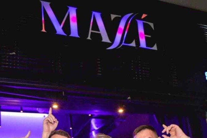 Matheus, Seu Zé e o irmão José no restaurante da família, no Rio de Janeiro