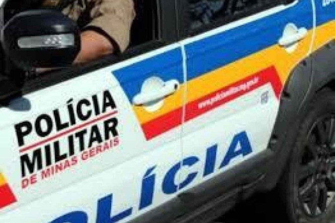 Quando policiais chegaram à residência, filha estava do lado de fora e se entregou -  (crédito: PMMG)