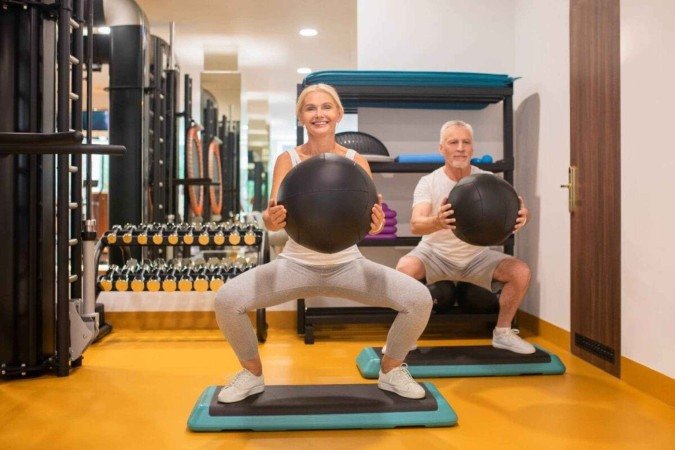 Treinos de perna podem ajudar a reduzir a sobrecarga no joelho e a prevenir o desgaste articular progressivo (Imagem: Dmytro Zinkevych | Shutterstock) - (crédito: EdiCase) Treinos de perna podem ajudar a reduzir a sobrecarga no joelho e a prevenir o desgaste articular progressivo (Imagem: Dmytro Zinkevych | Shutterstock) - (crédito: EdiCase)
