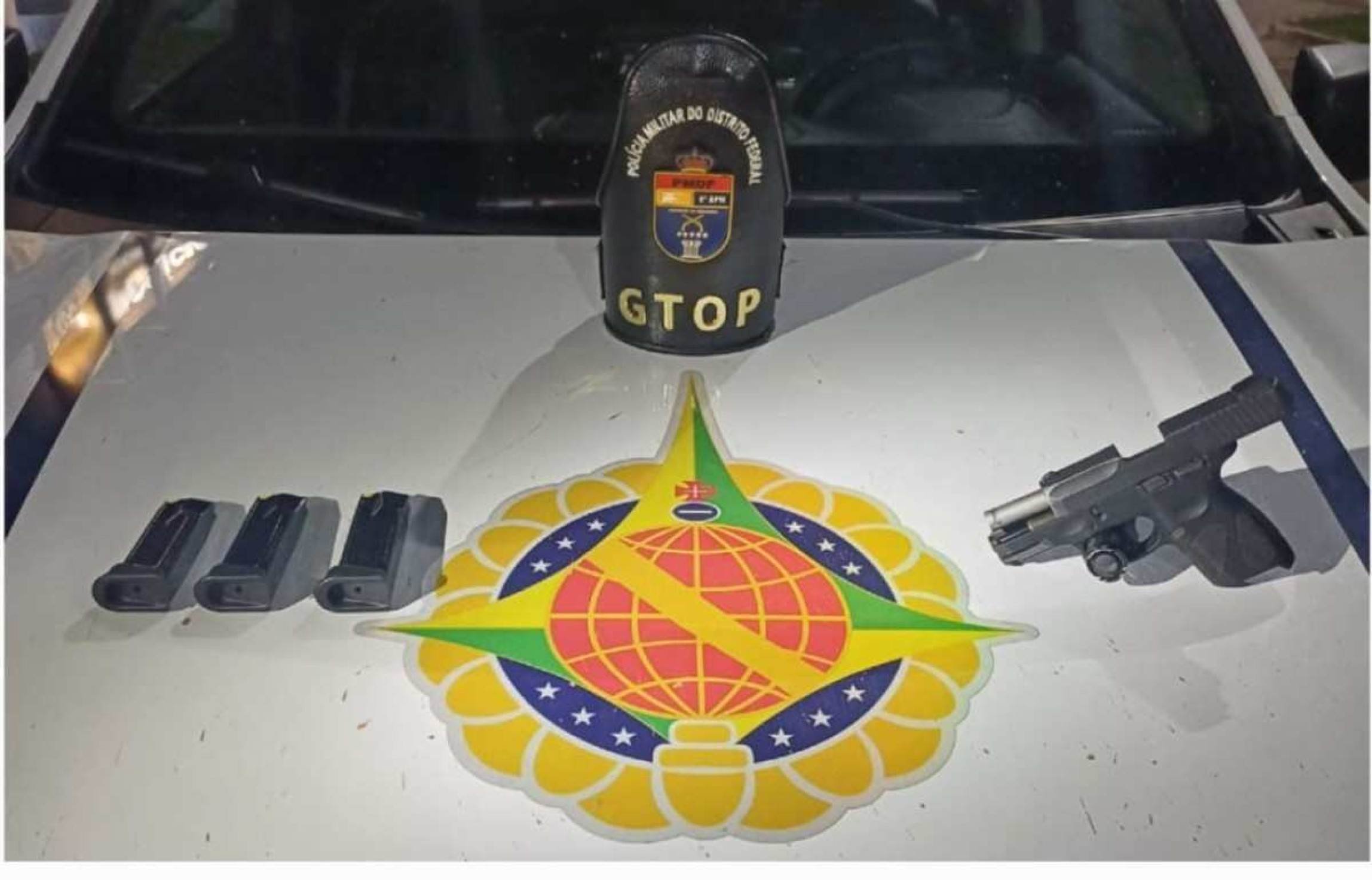 Homem com extensa ficha criminal é preso com arma e moto roubada 