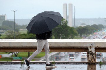  30/01/2025 Credito: Ed Alves/CB/DA.Press. Cidades. Bom dia, Brasília. Muita Chuva na região central. Esplanada dos Ministerios - Plataforma Supeiror da Rodoviaria.  -  (crédito:  Ed Alves/CB/DA.Press)
