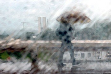 Chuva forte em Ceilândia, na tarde desta terça-feira.
 -  (crédito:  Ed Alves/CB/DA.Press)