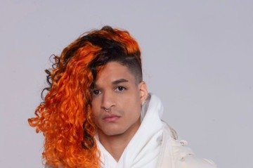 Oli aprendeu a produzir e criar músicas sozinho