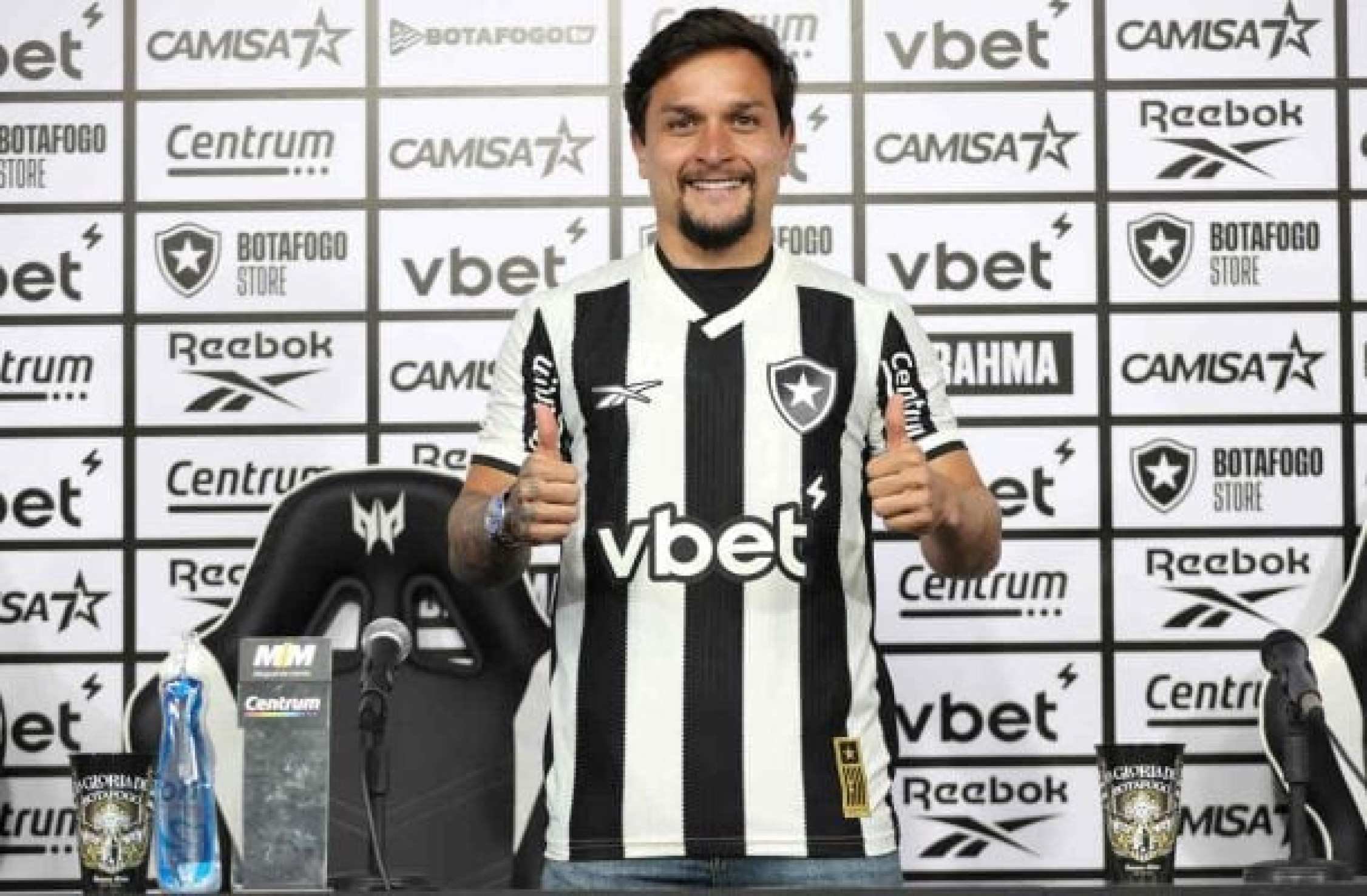 Artur é regularizado e pode estrear pelo Botafogo na Supercopa do Brasil