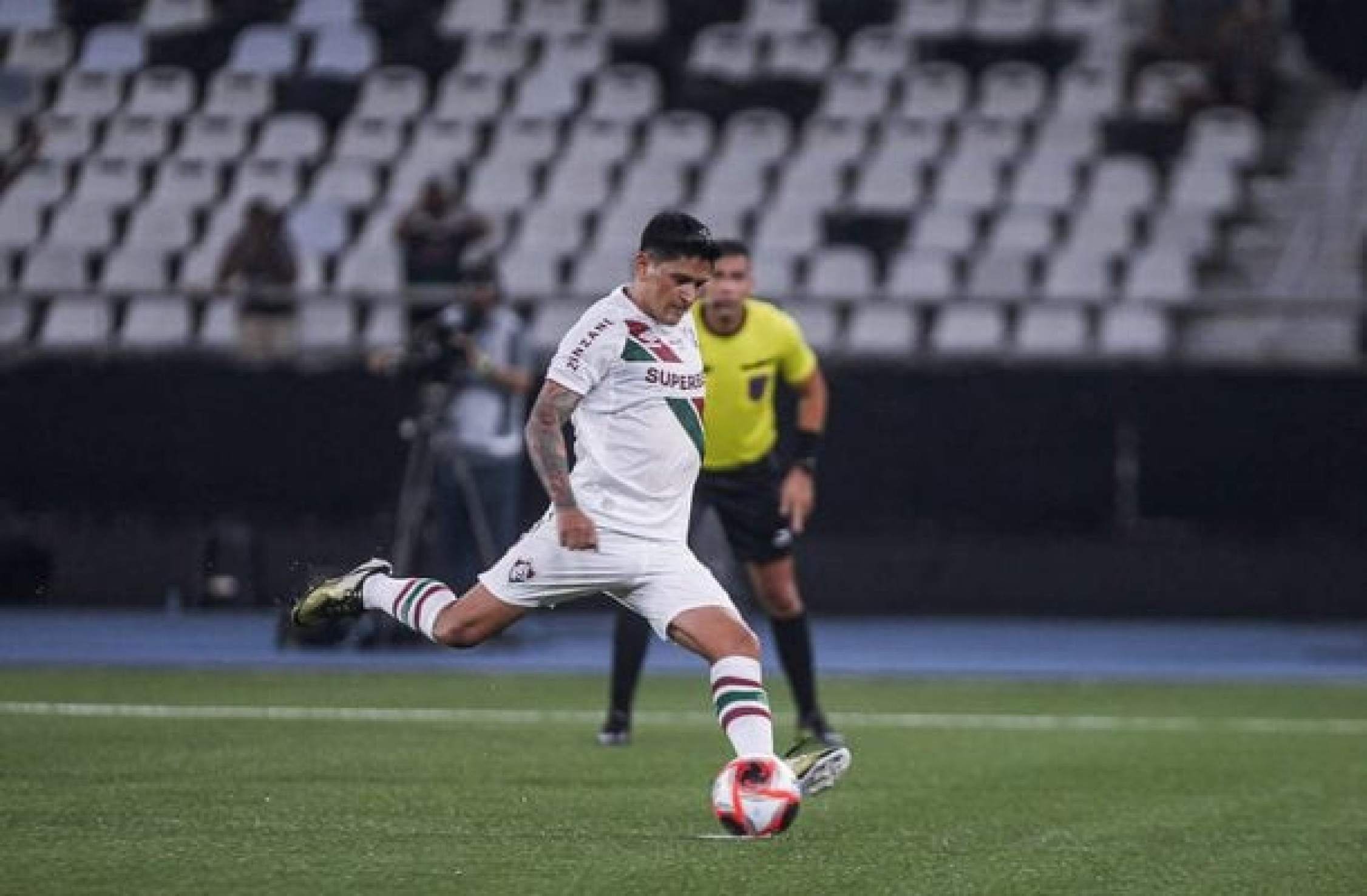 Cano, do Fluminense, se iguala na artilharia do Carioca