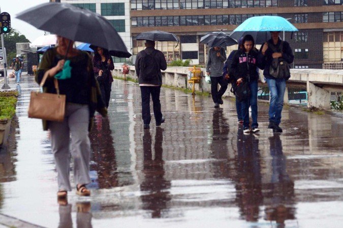 O brasiliense deve se preparar para pancadas de chuva nesta segunda-feira (10/11) -  (crédito:  Ed Alves/CB/DA.Press)