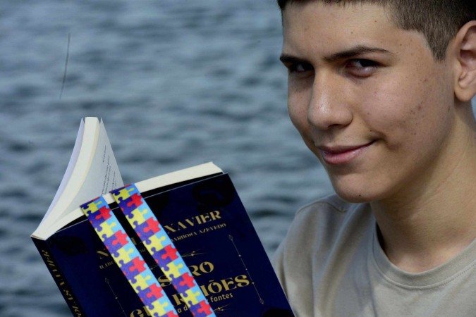 Aos 17 anos, Nicolas Xavier da Silva é autor do livro Astro Guardiões: A Busca das Dez Fontes e pretende lançar o segundo livro neste ano