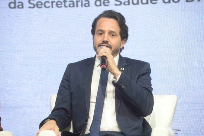 Em sua fala, o subsecretário explicou sobre os quatro aspectos da dengue alinhados ao comportamento humano - (crédito: Ed Alves CB) Em sua fala, o subsecretário explicou sobre os quatro aspectos da dengue alinhados ao comportamento humano - (crédito: Ed Alves CB)