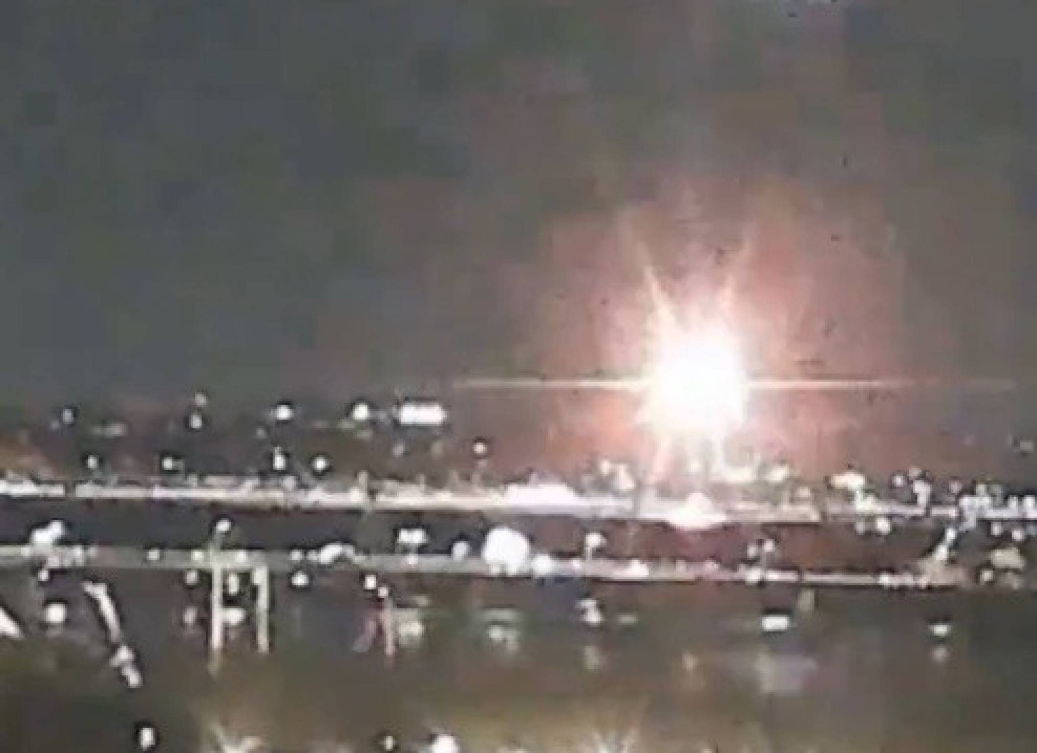 Avião e helicóptero batem no ar perto de aeroporto em Washington; veja