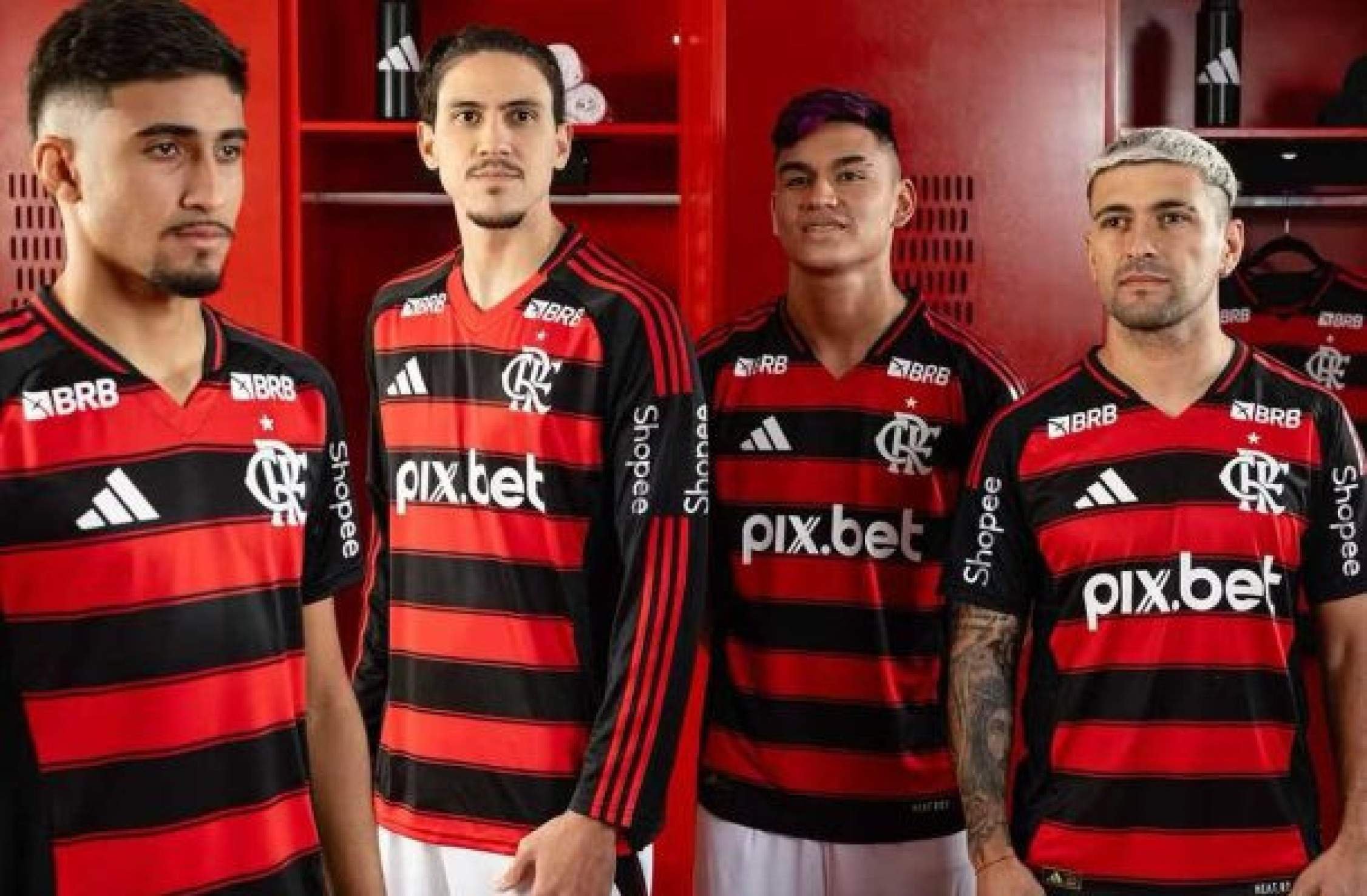 Flamengo lança uniforme principal para temporada 2025