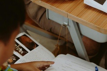 Pesquisadores da Universidade da Tasmânia realizaram estudos com crianças para entender melhor como elas aprendem a usar letras maiúsculas -  (crédito: Ron Lach/Pexels )