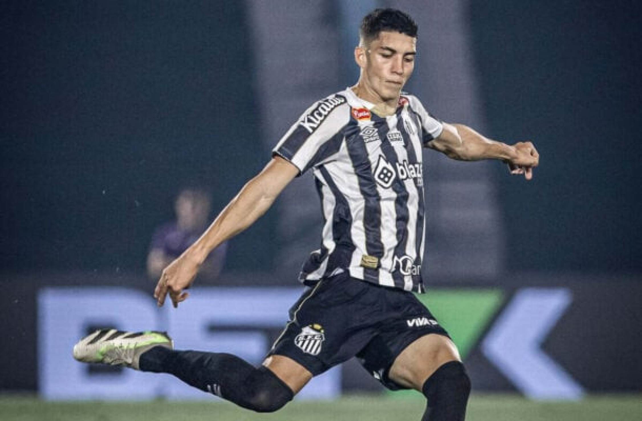 Jair ficou mais distante do Botafogo? -  (crédito: Foto: Raul Baretta/Santos)