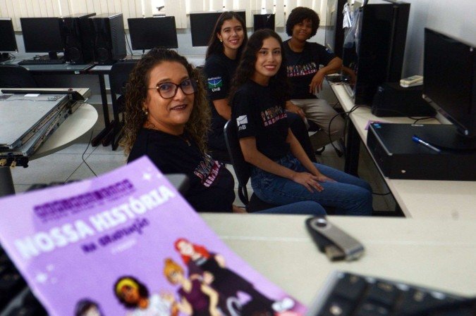  31/01/2025 Credito: Ed Alves/CB/DA.Press. Cidades. Mulheres e Meninas na Ciencia. Na foto, Aleteia Favacho e suas alunas. 