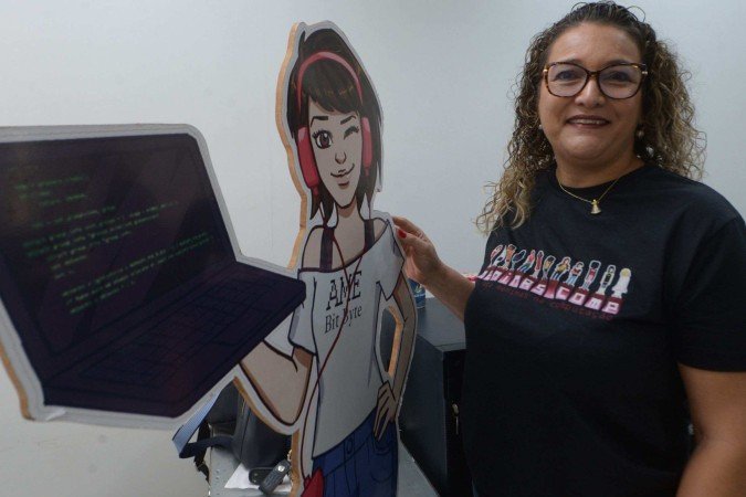  31/01/2025 Credito: Ed Alves/CB/DA.Press. Cidades. Mulheres e Meninas na Ciencia. Na foto, Aleteia Favacho e suas alunas. 