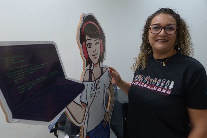  31/01/2025 Credito: Ed Alves/CB/DA.Press. Cidades. Mulheres e Meninas na Ciencia. Na foto, Aleteia Favacho e suas alunas. 