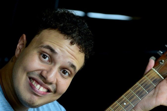 Lorenzo Barreto toca mais de 10 instrumentos e estrelou o documentário Meu amigo Lorenzo
      