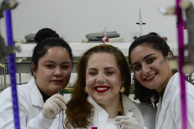  2025 Carlos Vieira/CB Press.Mulheres na ciencia, Professora Adriana Ibaldo, Suellen Vitoria, Larissa Marinho
      