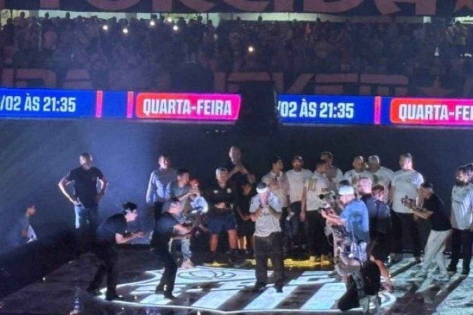 Neymar foi recebido com festa na Vila Belmiro  -  (crédito: Foto: Felipe Camin/J10)