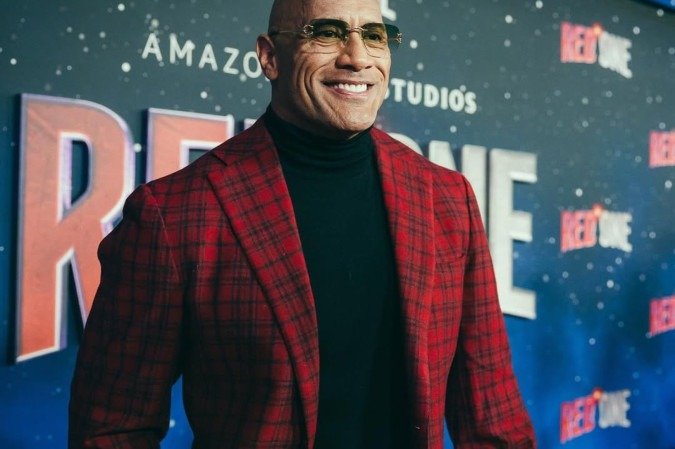 O topo do ranking é liderado por Dwayne Johnson, que faturou impressionantes 88 milhões de dólares (R$ 515 milhões na cotação atual) - (crédito: Reprodução/Instagram/@therock) O topo do ranking é liderado por Dwayne Johnson, que faturou impressionantes 88 milhões de dólares (R$ 515 milhões na cotação atual) - (crédito: Reprodução/Instagram/@therock)