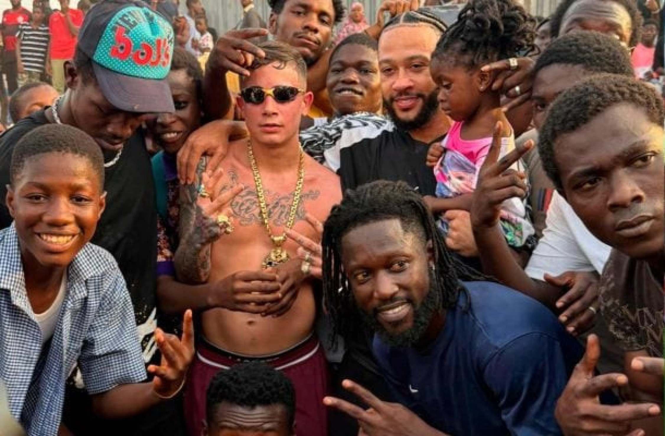 Com divulgação do Corinthians, Depay e MC Hariel lançam teaser de parceria musical