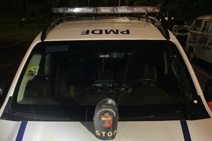 Homem é preso e menor apreendido por tráfico de drogas no Gama - (crédito: PMDF/Divulgação) Homem é preso e menor apreendido por tráfico de drogas no Gama - (crédito: PMDF/Divulgação)