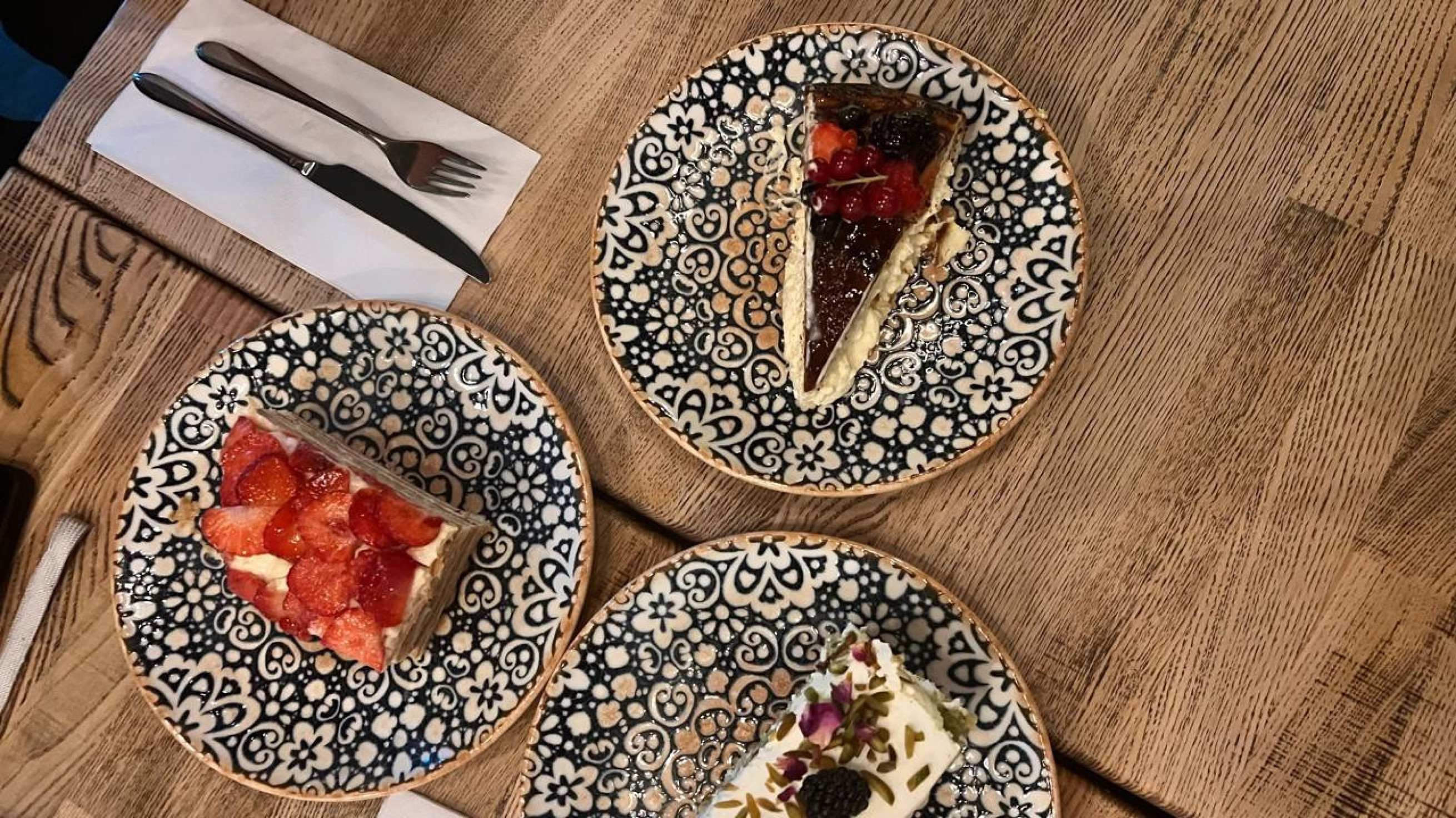 Avaliações falsas sobre restaurantes e hotéis: o que você acha disso?