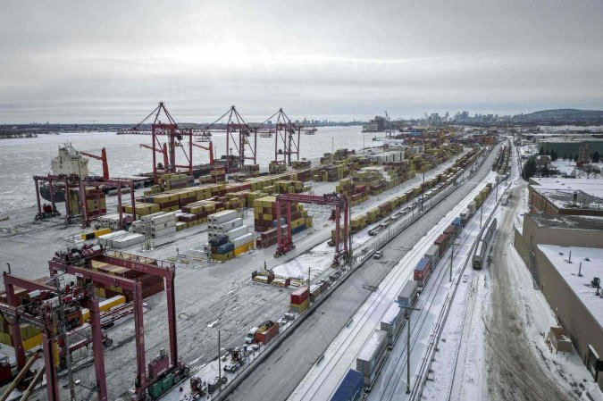 Contêineres no Porto de Montreal, no Canadá: governo de Justin Trudeau anuncia retaliação a Washington - (crédito: Andrej Ivanov/AFP) Contêineres no Porto de Montreal, no Canadá: governo de Justin Trudeau anuncia retaliação a Washington - (crédito: Andrej Ivanov/AFP)