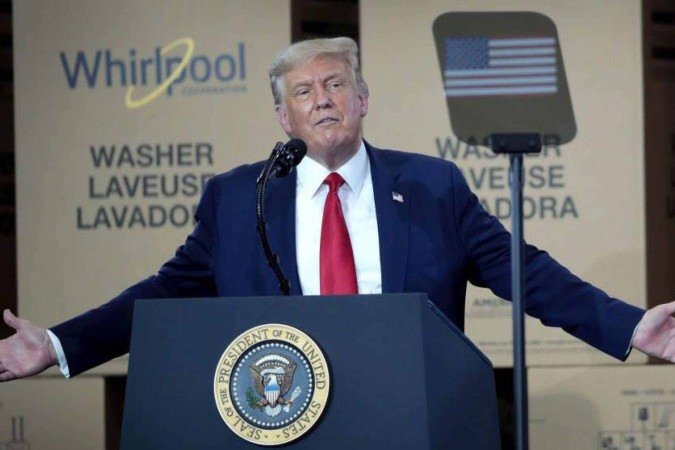 Donald Trump anunciou tarifas de 25% sobre as importações do Canadá e México para os EUA e de 10% sobre os produtos da China - (crédito: Getty Images) Donald Trump anunciou tarifas de 25% sobre as importações do Canadá e México para os EUA e de 10% sobre os produtos da China - (crédito: Getty Images)