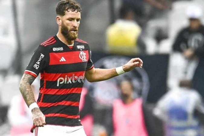 LÉO PEREIRA - Sentiu tornozelo no início, mas permaneceu no jogo. Assim como seu companheiro, também foi sólido para afastar os perigos da baixa criação do adversário. Além disso, aventurou-se no ataque, mas não teve sucesso. NOTA 7.0 - Foto: Marcelo Cortes / CRF.