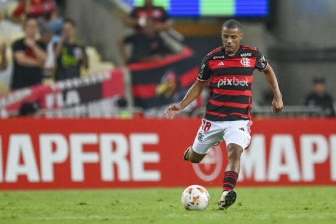 DE LA CRUZ - Teve altos e baixos ao longo do jogo. O uruguaio errou alguns passes e não deu sequência em jogadas. No entanto, melhorou no segundo tempo, apareceu no ataque, arriscou uma finalização e foi bem nos desarmes. NOTA 7.0 - Foto: Marcelo Cortes / CRF.