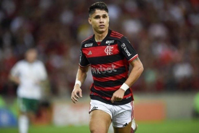 LUIZ ARAÚJO - Entrou sendo mais uma vez decisivo: com poucos minutos em campo, deu duas finalizações e roubou a bola de Halter para fazer um golaço por cobertura. NOTA 8.0. Foto: Marcelo Cortes/Flamengo.