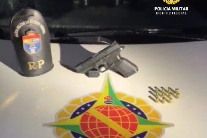 Homem é preso por disparo e posse ilegal de arma de fogo, na Ceilândia - (crédito: PMDF/Divulgação) Homem é preso por disparo e posse ilegal de arma de fogo, na Ceilândia - (crédito: PMDF/Divulgação)