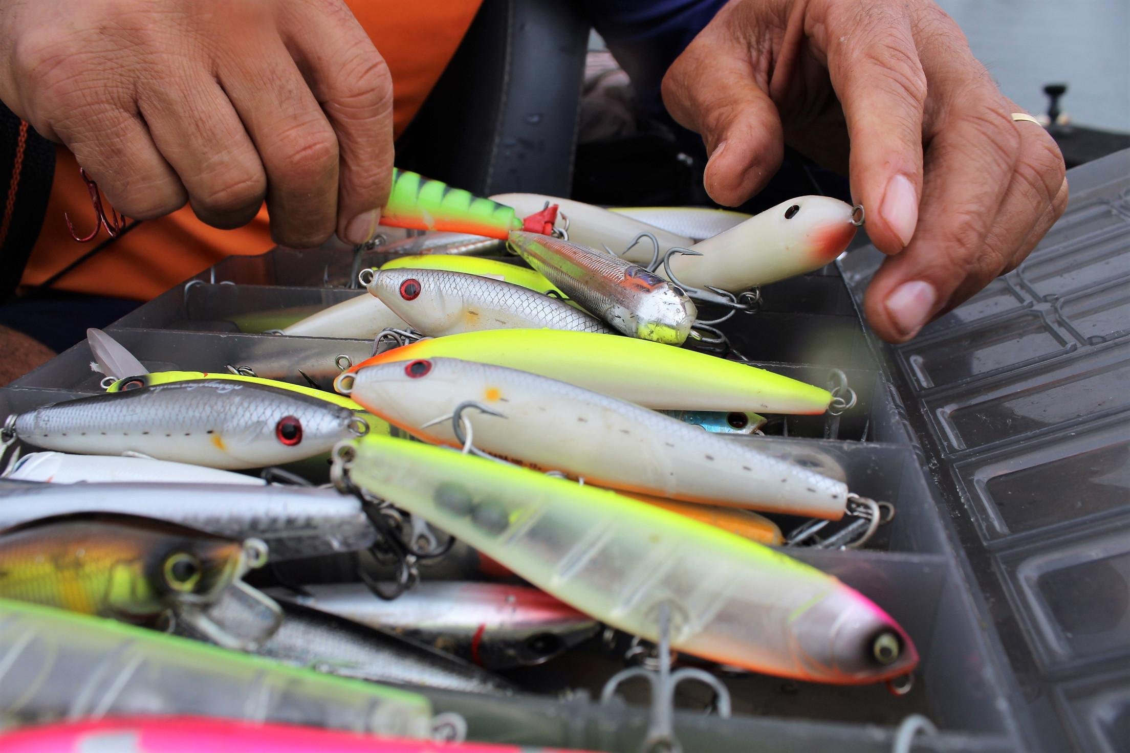 Algumas das iscas artificiais usadas na pesca esportiva