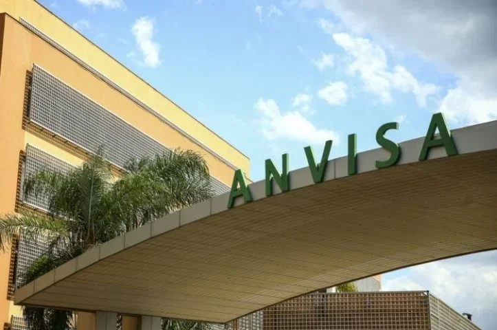 Em outubro, a Anvisa determinou a proibição da manipulação, venda, publicidade e aplicação desses implantes para tais fins após relatos de associações médicas documentarem centenas de complicações decorrentes desse uso. -  (crédito: Marcelo Camargo Agência Brasil )
