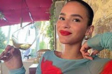 Especialista em marca pessoal comenta a intenção de Bruna Marquezine com sua discrição em evento
- (crédito: Reprodução Instagram) Especialista em marca pessoal comenta a intenção de Bruna Marquezine com sua discrição em evento
- (crédito: Reprodução Instagram)