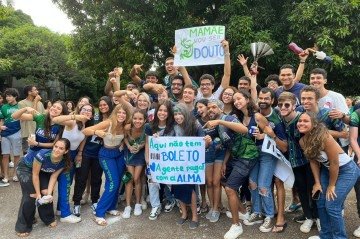 Torcida pela aprovação da estudante, que passou em medicina na UnB -  (crédito: Júlia Giusti)