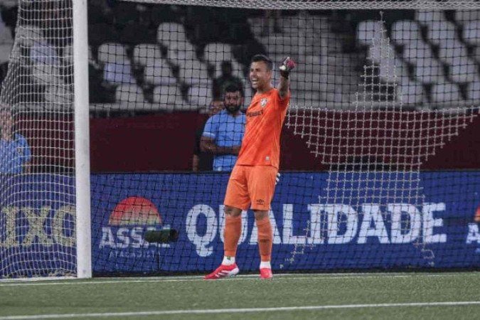 Fábio em ação pelo Fluminense no empate em 1 a 1 com o Boavista, no domingo (2) - (crédito: Foto: LUCAS MERÇON / FLUMINENSE F.C.) Fábio em ação pelo Fluminense no empate em 1 a 1 com o Boavista, no domingo (2) - (crédito: Foto: LUCAS MERÇON / FLUMINENSE F.C.)