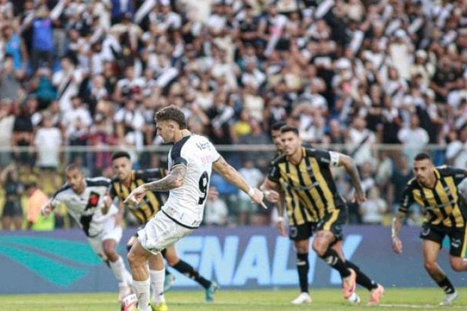 Vegetti comemora com Piton gol que manteve Vasco invicto na temporada - (crédito: Foto: Matheus Lima/Vasco) Vegetti comemora com Piton gol que manteve Vasco invicto na temporada - (crédito: Foto: Matheus Lima/Vasco)