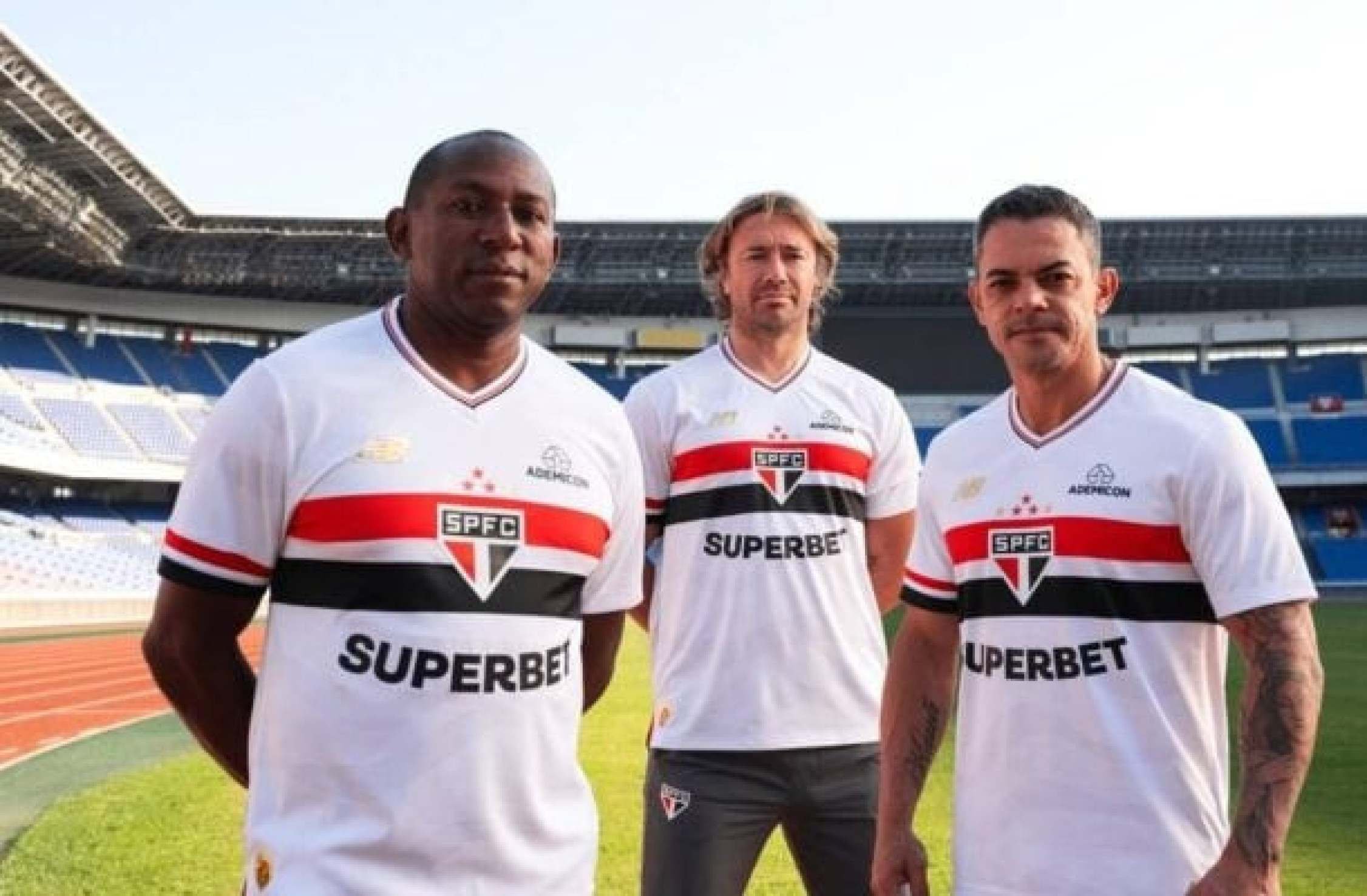 São Paulo lança novo uniforme para a temporada 2025